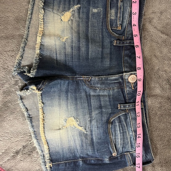 Express Never Worn Low Rise Relaxed Jean shorts size 6 - Picture 9 of 9